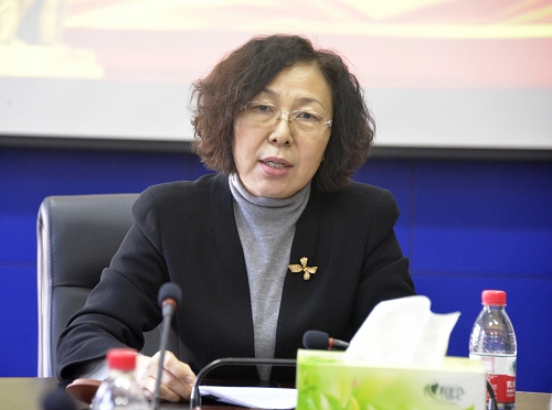 校党委副书记姚凤祯作专题辅导讲座